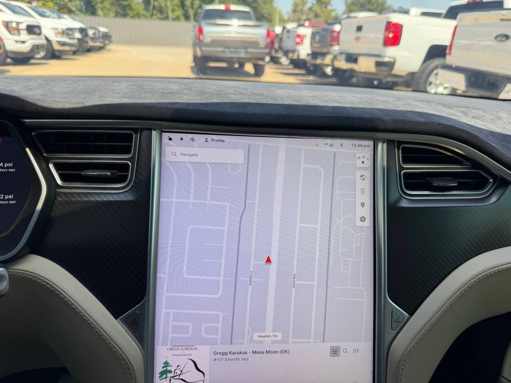 Tesla Model S Vehicle Full-screen Gallery Image 25