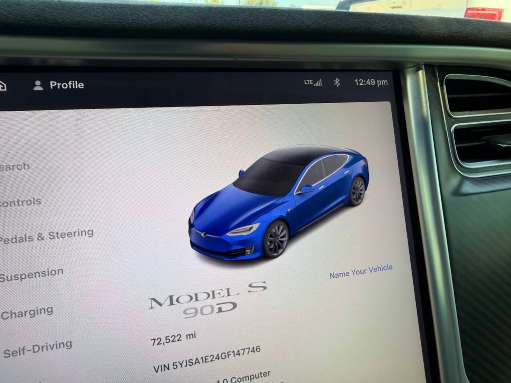 Tesla Model S Vehicle Full-screen Gallery Image 26