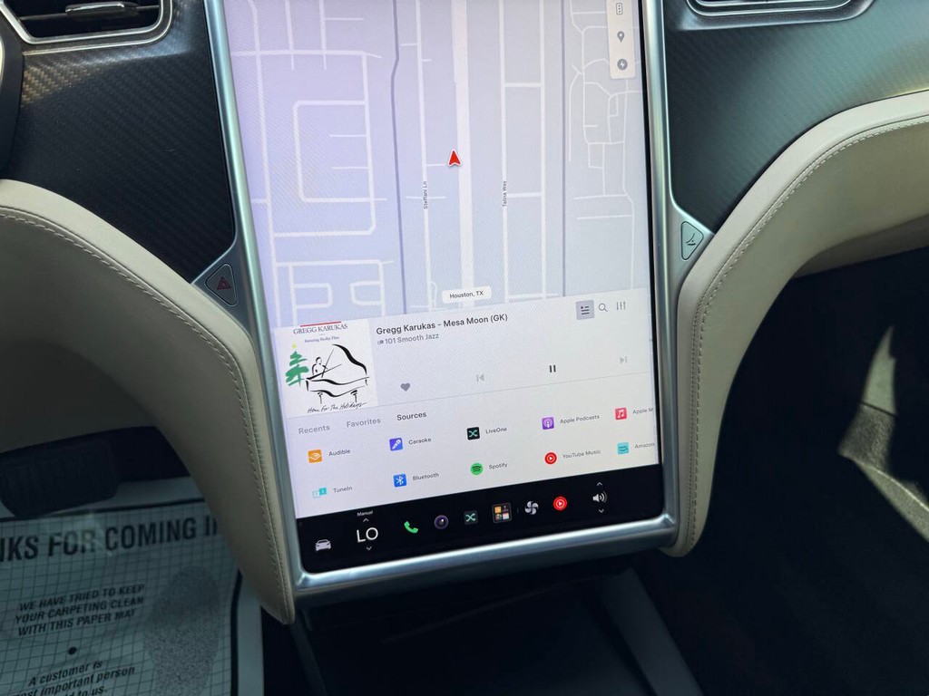 Tesla Model S Vehicle Full-screen Gallery Image 27