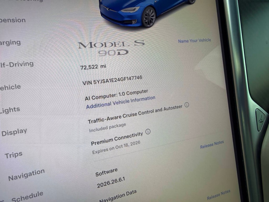 Tesla Model S Vehicle Full-screen Gallery Image 28