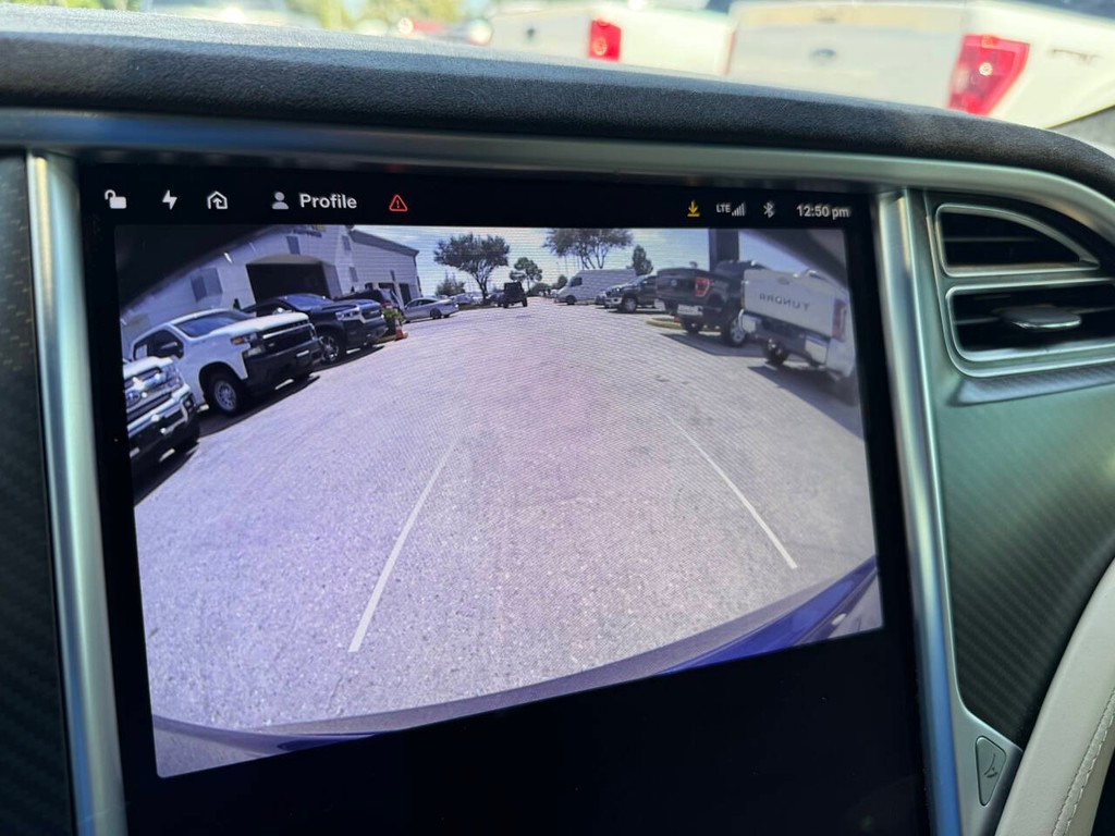 Tesla Model S Vehicle Full-screen Gallery Image 29