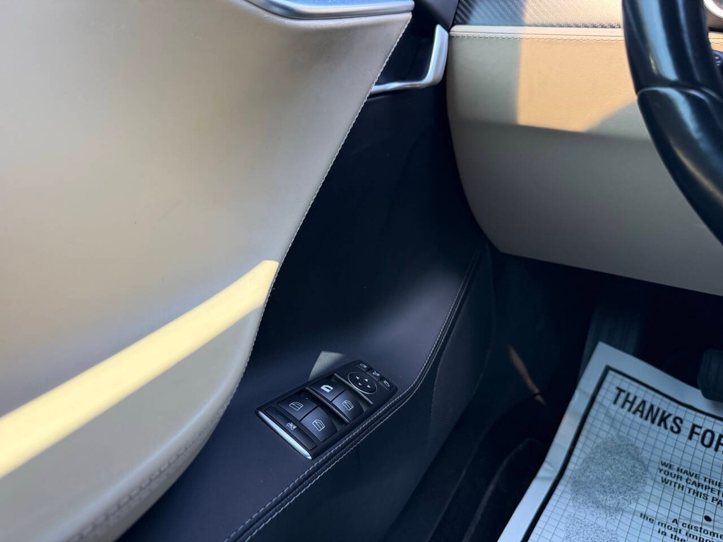 Tesla Model S Vehicle Full-screen Gallery Image 30