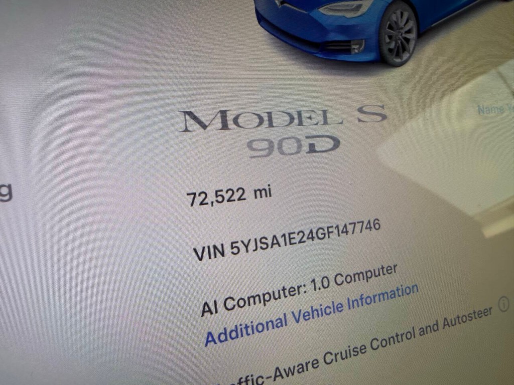 Tesla Model S Vehicle Full-screen Gallery Image 32