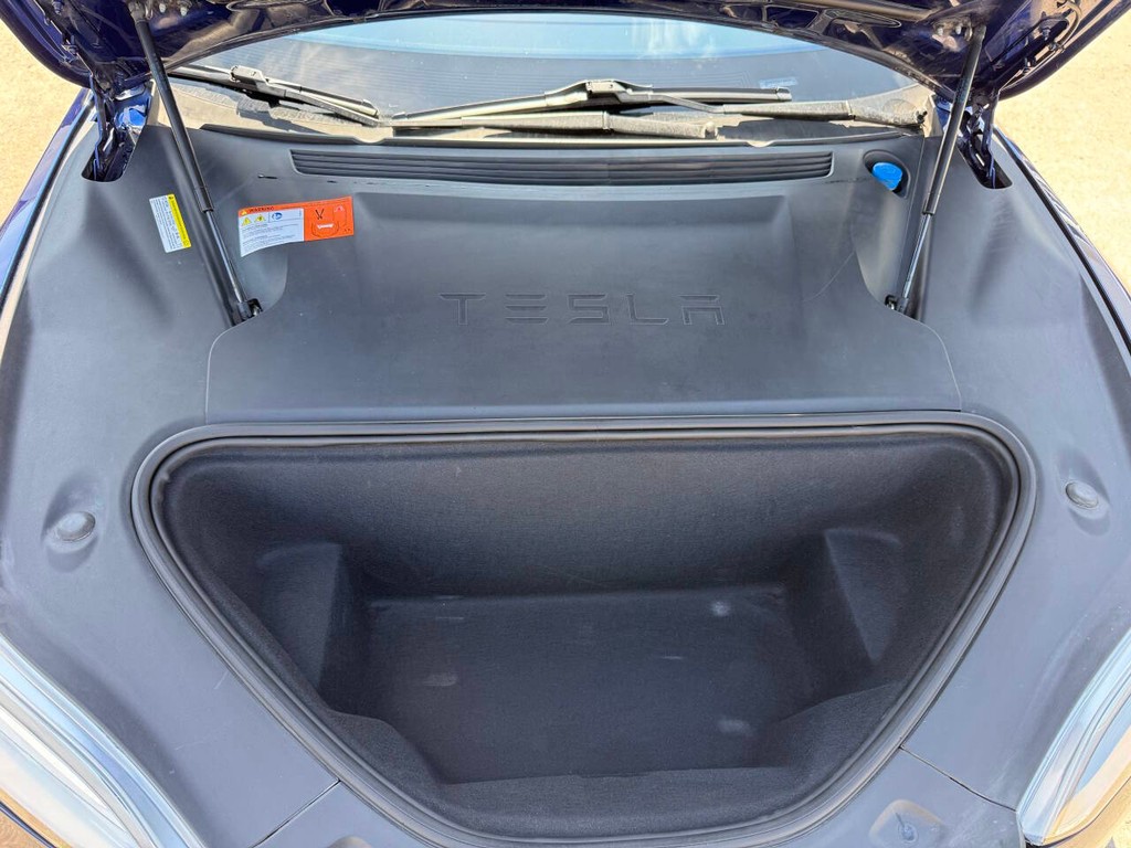 Tesla Model S Vehicle Full-screen Gallery Image 36