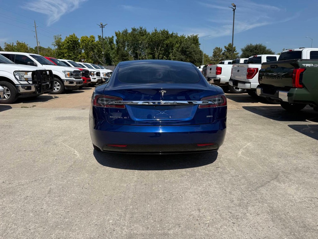 Tesla Model S Vehicle Full-screen Gallery Image 40
