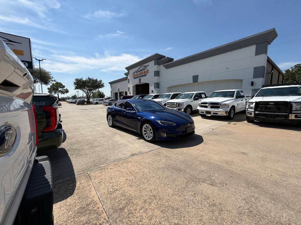 Tesla Model S Vehicle Full-screen Gallery Image 45