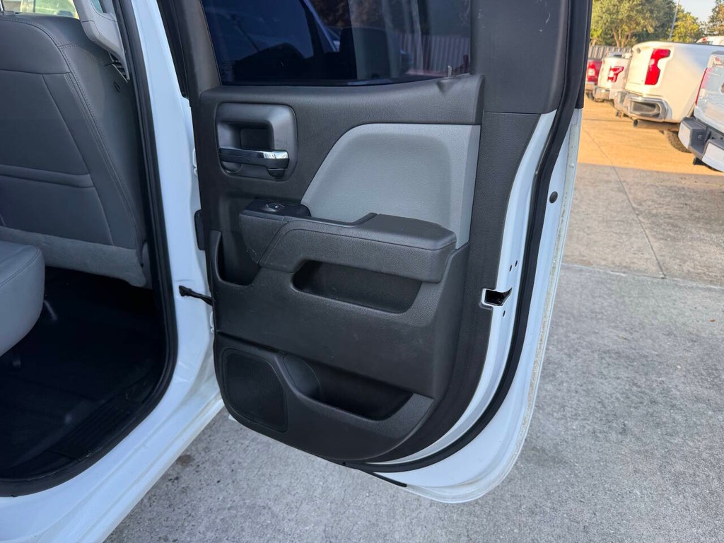 Chevrolet Silverado 1500 Vehicle Full-screen Gallery Image 16