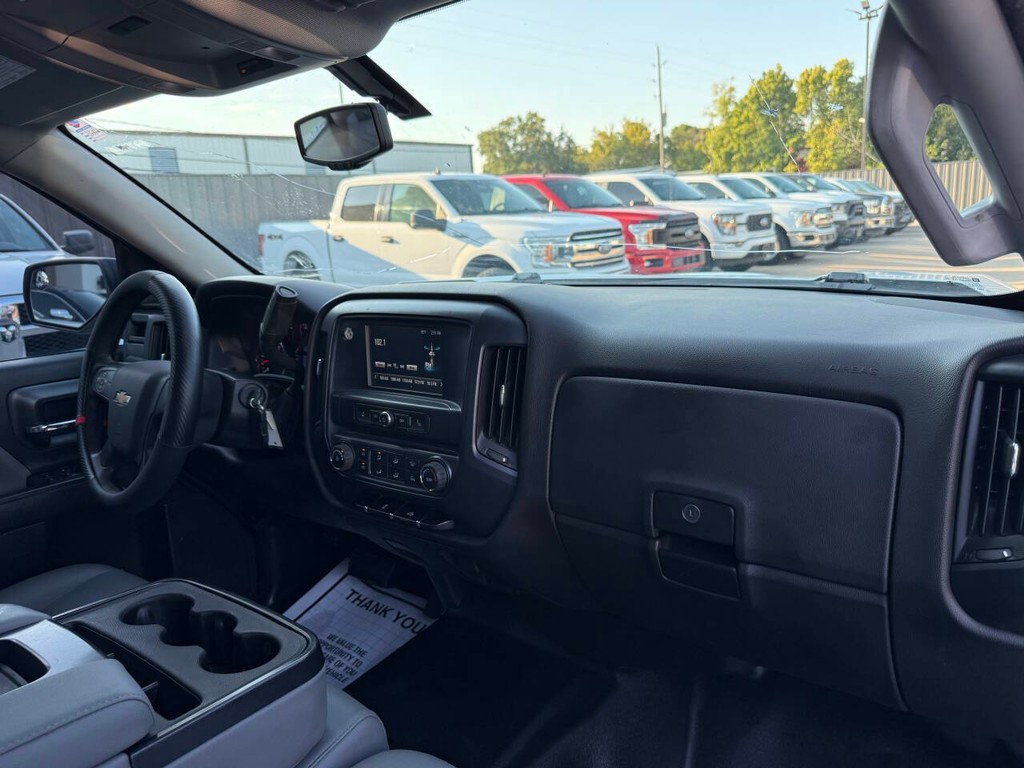 Chevrolet Silverado 1500 Vehicle Full-screen Gallery Image 17