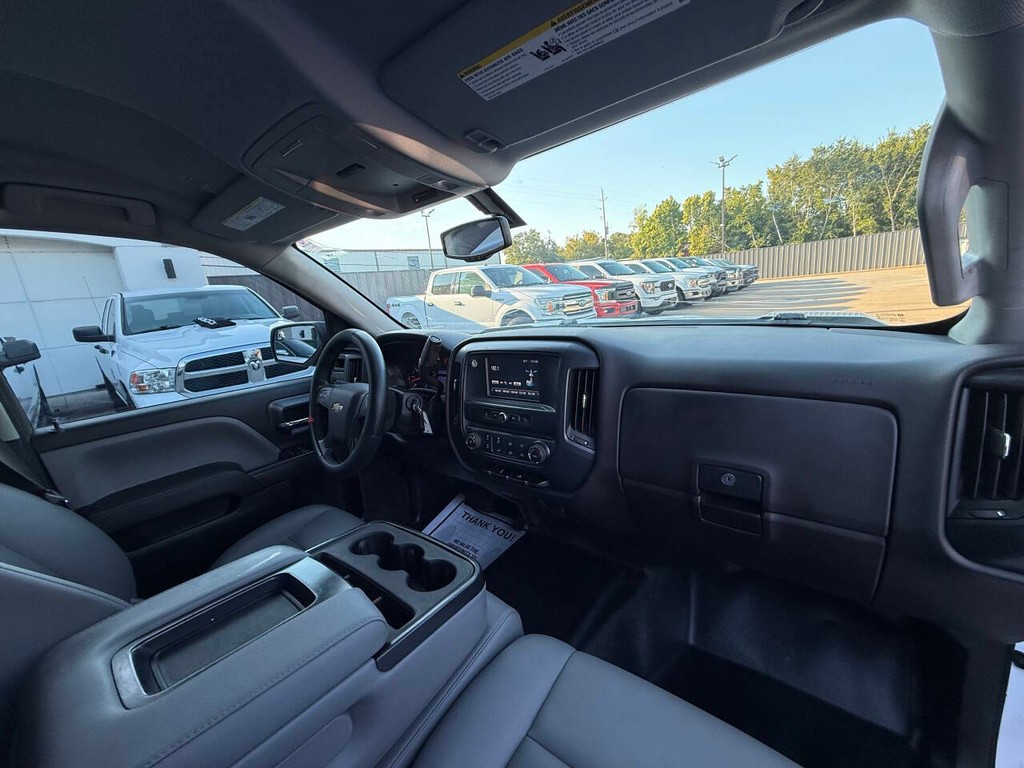 Chevrolet Silverado 1500 Vehicle Full-screen Gallery Image 18