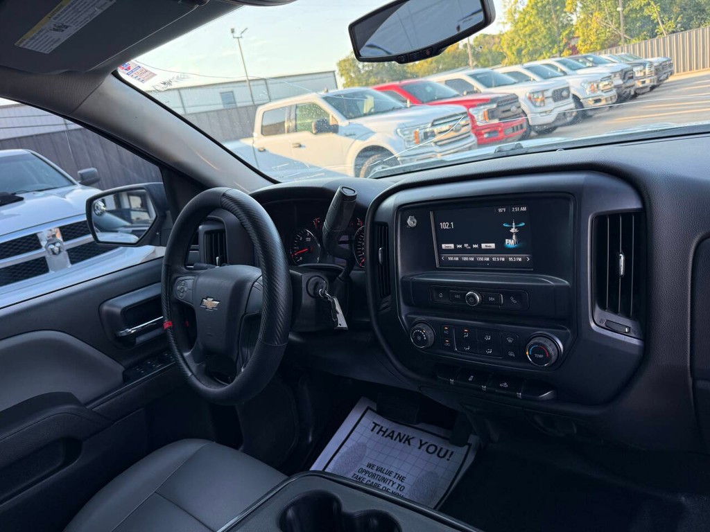 Chevrolet Silverado 1500 Vehicle Full-screen Gallery Image 19