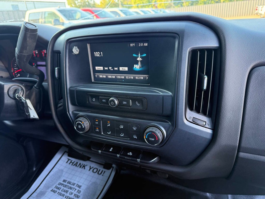 Chevrolet Silverado 1500 Vehicle Full-screen Gallery Image 22