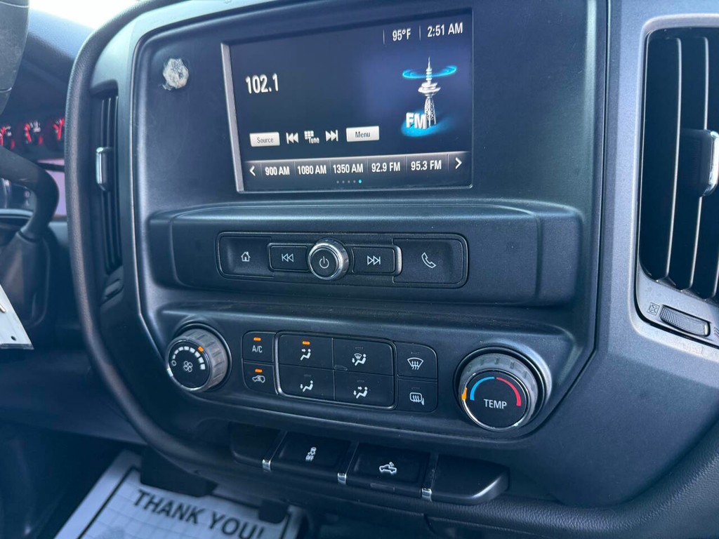 Chevrolet Silverado 1500 Vehicle Full-screen Gallery Image 25