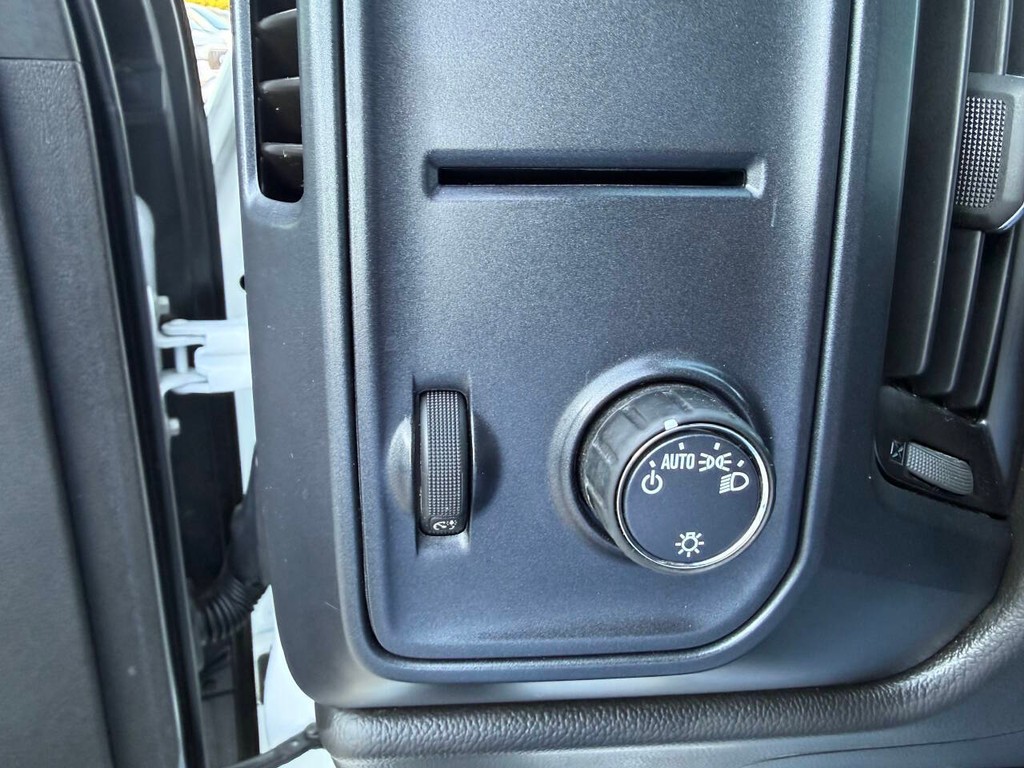 Chevrolet Silverado 1500 Vehicle Full-screen Gallery Image 27