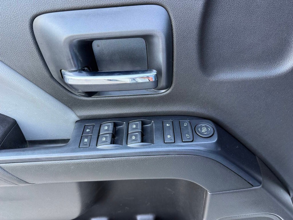 Chevrolet Silverado 1500 Vehicle Full-screen Gallery Image 28