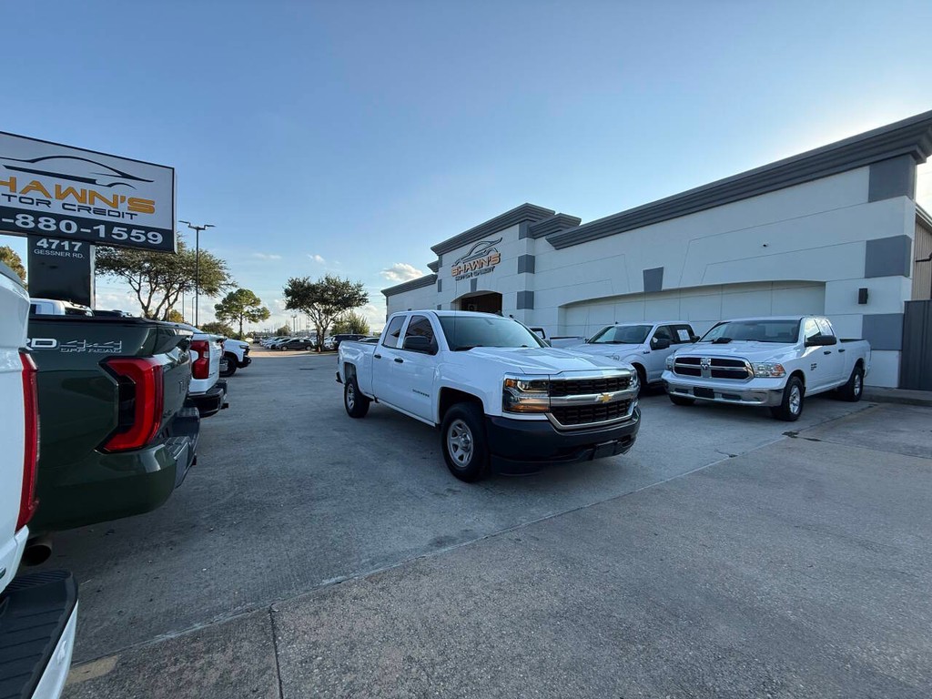 Chevrolet Silverado 1500 Vehicle Full-screen Gallery Image 40