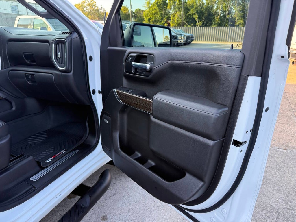 Chevrolet Silverado 1500 Vehicle Full-screen Gallery Image 11