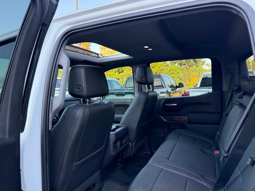 Chevrolet Silverado 1500 Vehicle Full-screen Gallery Image 12