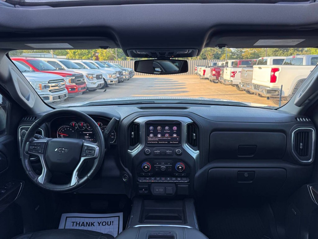 Chevrolet Silverado 1500 Vehicle Full-screen Gallery Image 17