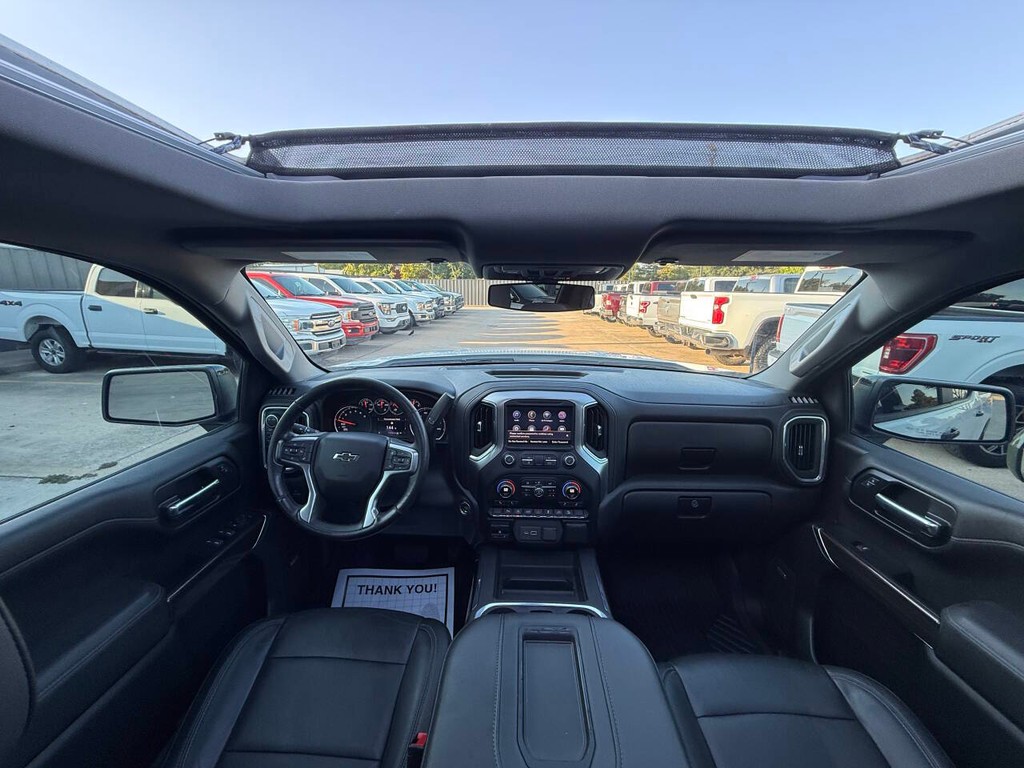 Chevrolet Silverado 1500 Vehicle Full-screen Gallery Image 18