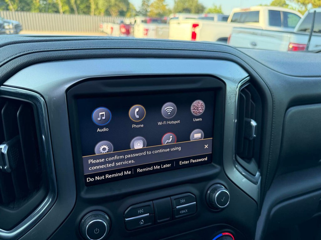 Chevrolet Silverado 1500 Vehicle Full-screen Gallery Image 25
