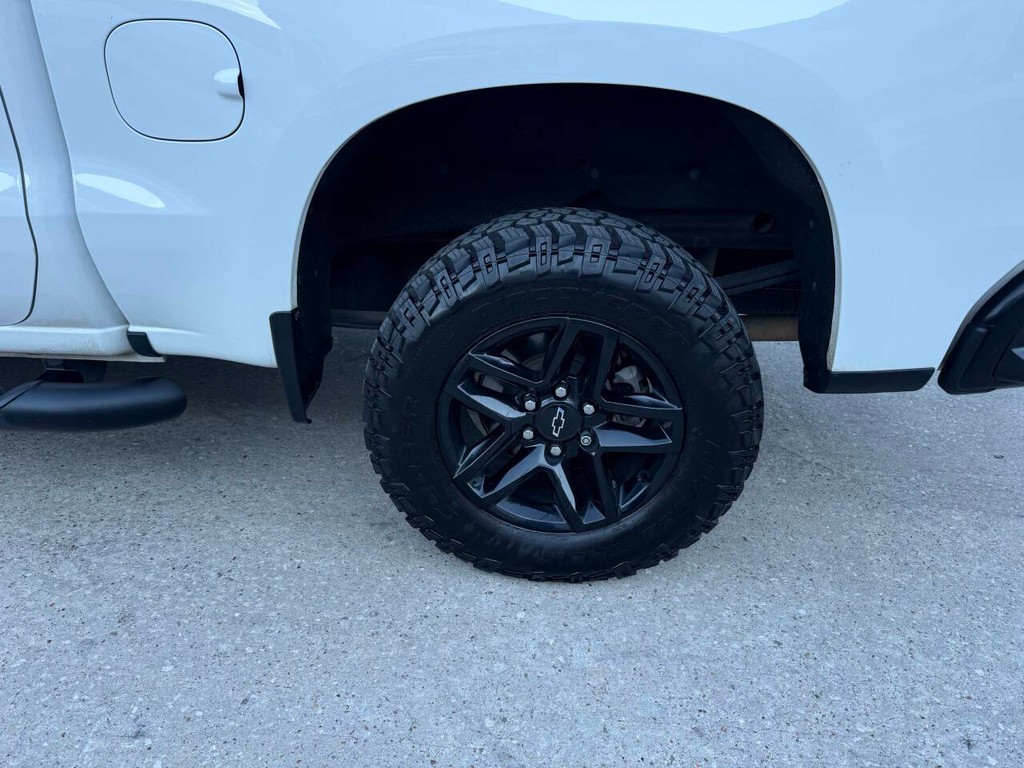 Chevrolet Silverado 1500 Vehicle Full-screen Gallery Image 36