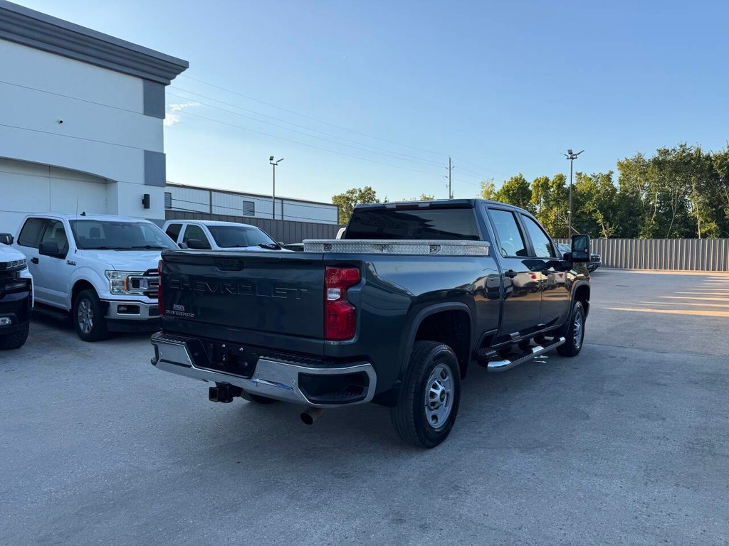 Chevrolet Silverado 2500HD Vehicle Full-screen Gallery Image 05