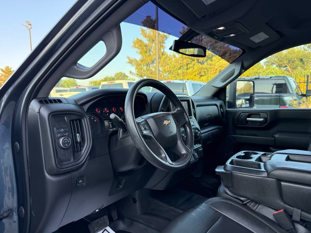 Chevrolet Silverado 2500HD Vehicle Full-screen Gallery Image 06
