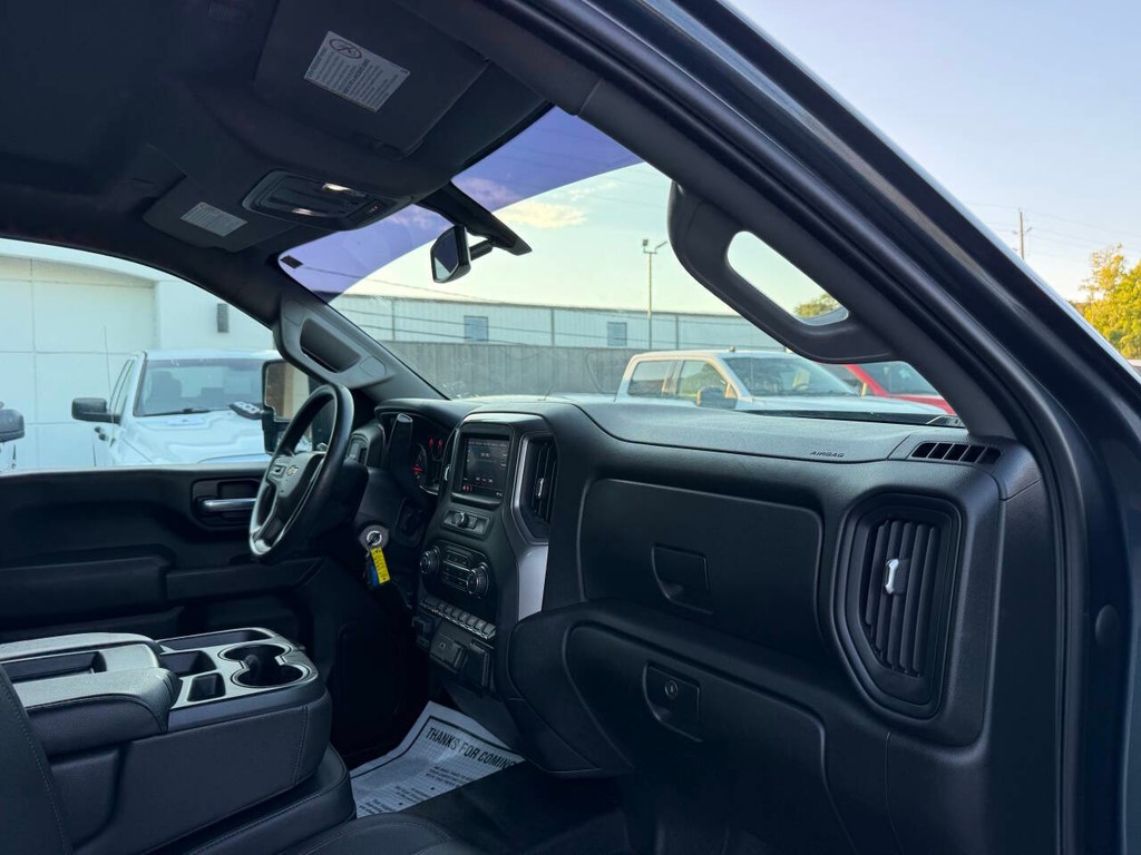 Chevrolet Silverado 2500HD Vehicle Full-screen Gallery Image 09