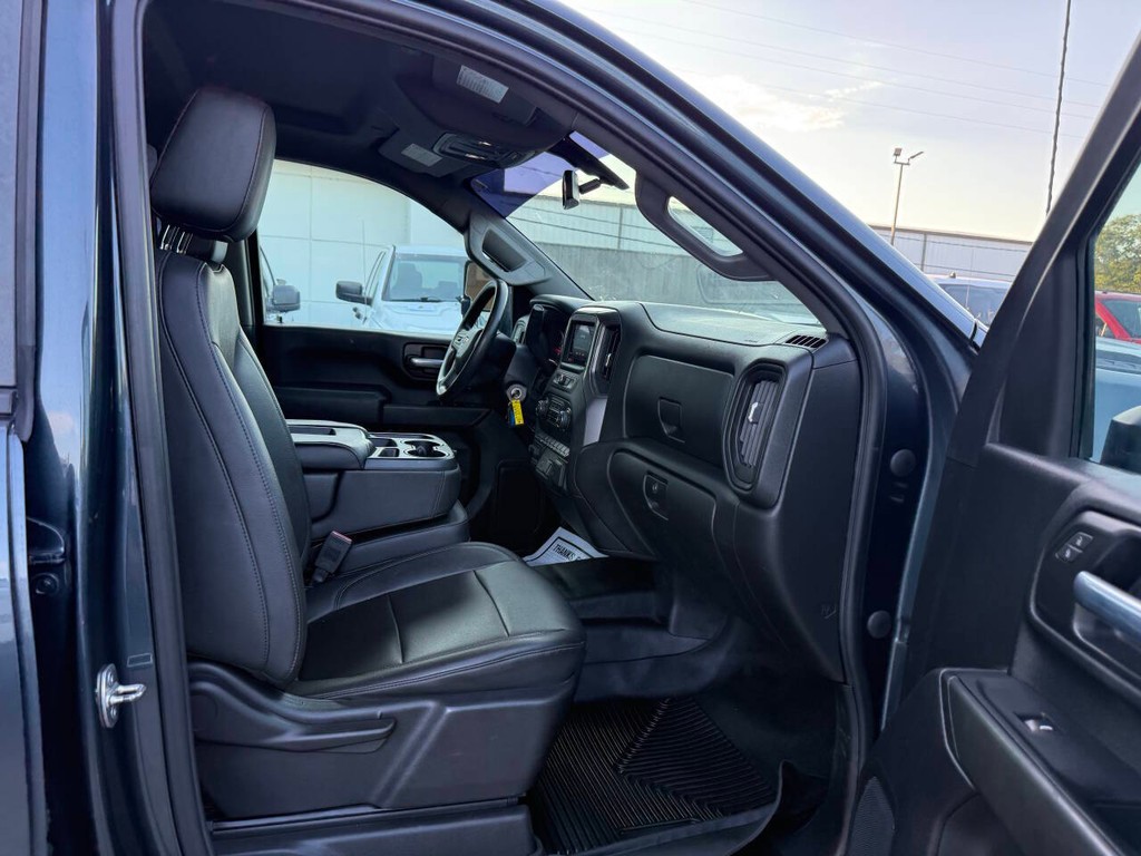 Chevrolet Silverado 2500HD Vehicle Full-screen Gallery Image 10
