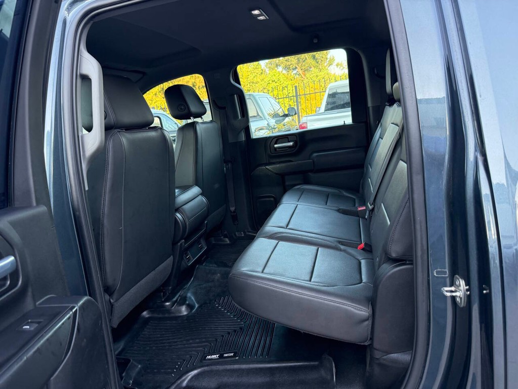 Chevrolet Silverado 2500HD Vehicle Full-screen Gallery Image 13