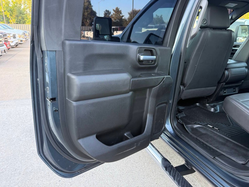 Chevrolet Silverado 2500HD Vehicle Full-screen Gallery Image 14