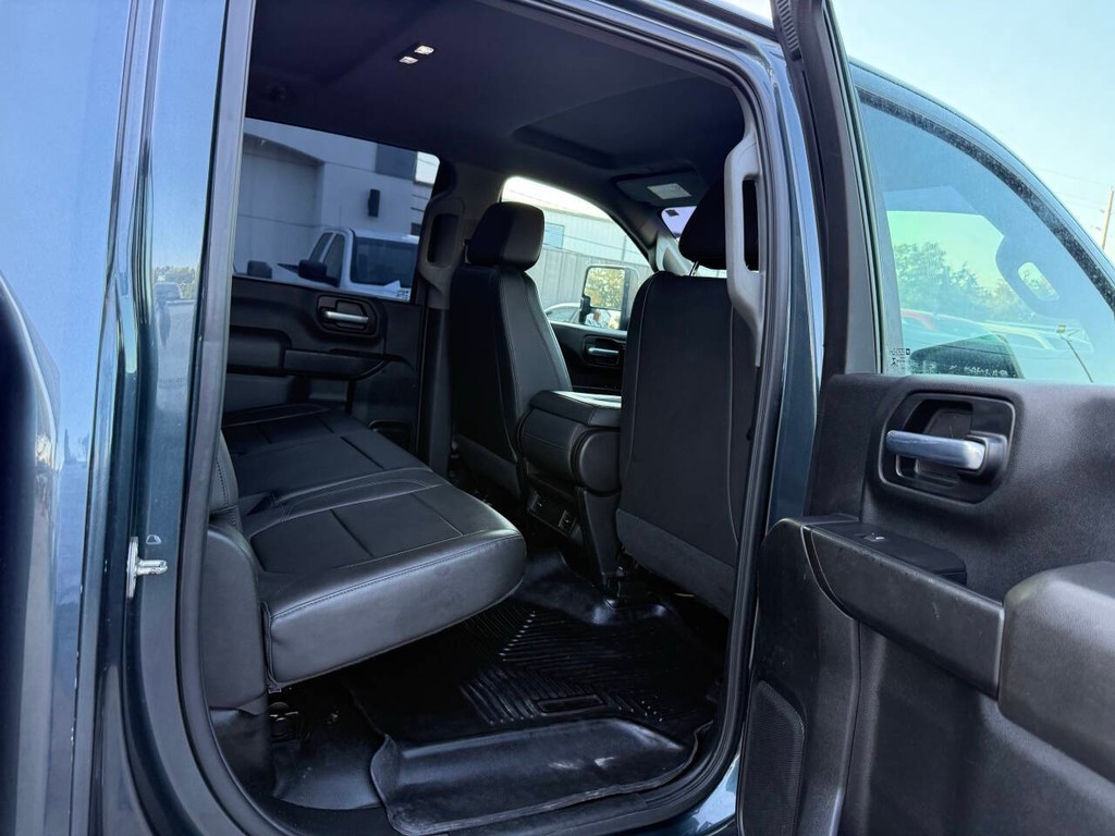 Chevrolet Silverado 2500HD Vehicle Full-screen Gallery Image 15