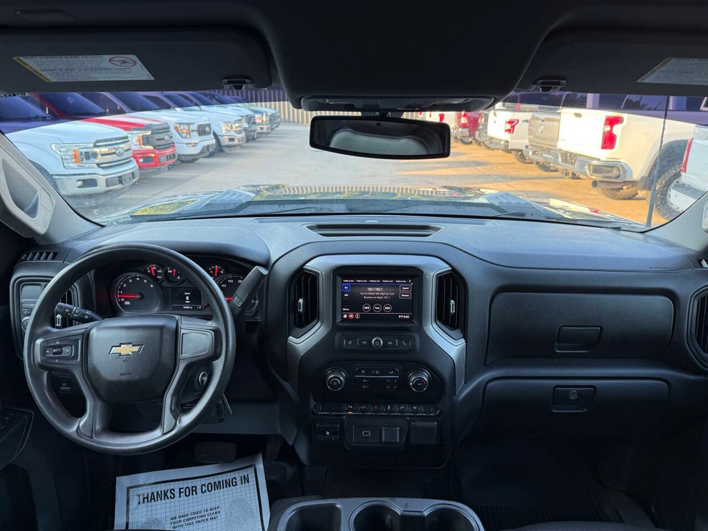 Chevrolet Silverado 2500HD Vehicle Full-screen Gallery Image 17