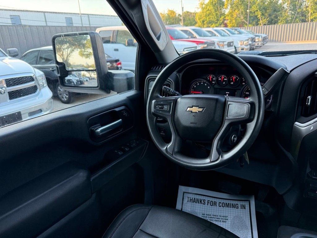 Chevrolet Silverado 2500HD Vehicle Full-screen Gallery Image 19