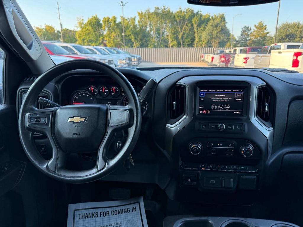 Chevrolet Silverado 2500HD Vehicle Full-screen Gallery Image 21