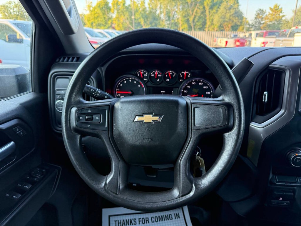 Chevrolet Silverado 2500HD Vehicle Full-screen Gallery Image 22