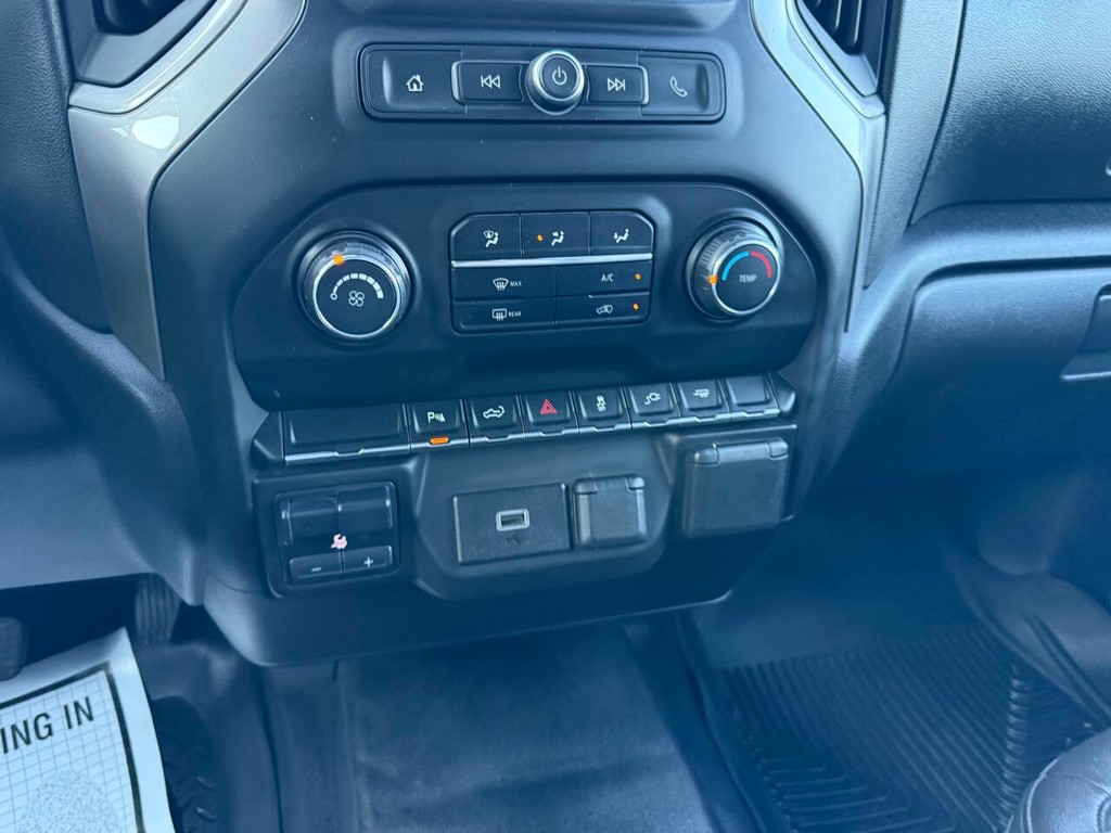 Chevrolet Silverado 2500HD Vehicle Full-screen Gallery Image 29