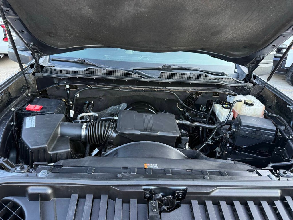 Chevrolet Silverado 2500HD Vehicle Full-screen Gallery Image 35