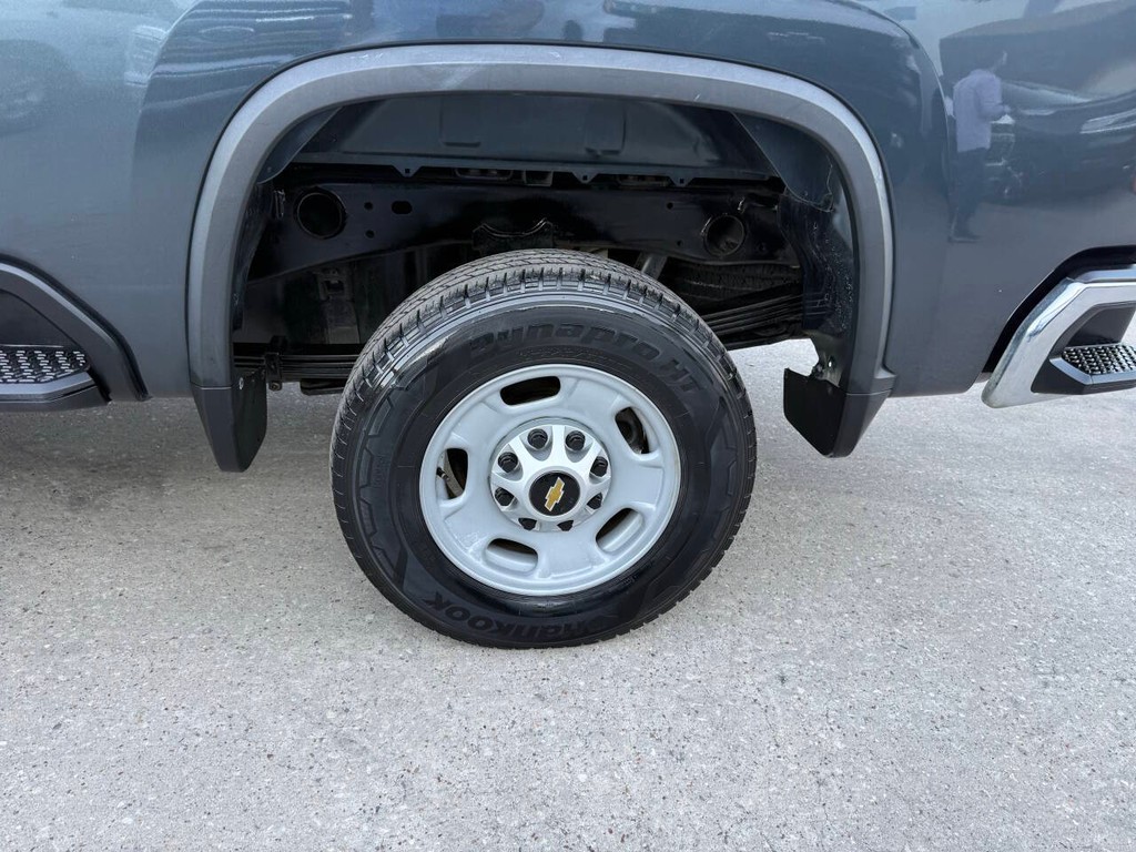 Chevrolet Silverado 2500HD Vehicle Full-screen Gallery Image 36