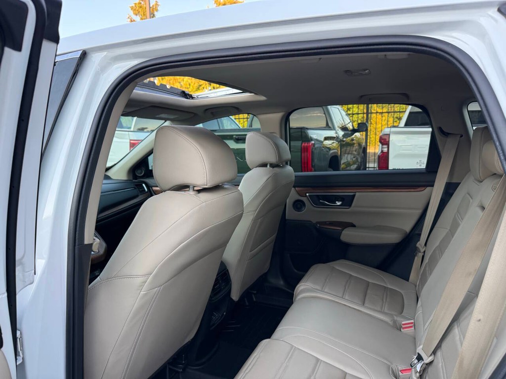 Honda CR-V Hybrid Vehicle Full-screen Gallery Image 12