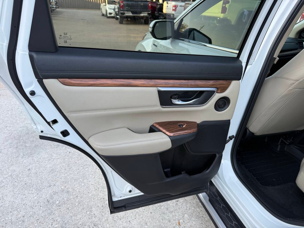 Honda CR-V Hybrid Vehicle Full-screen Gallery Image 14