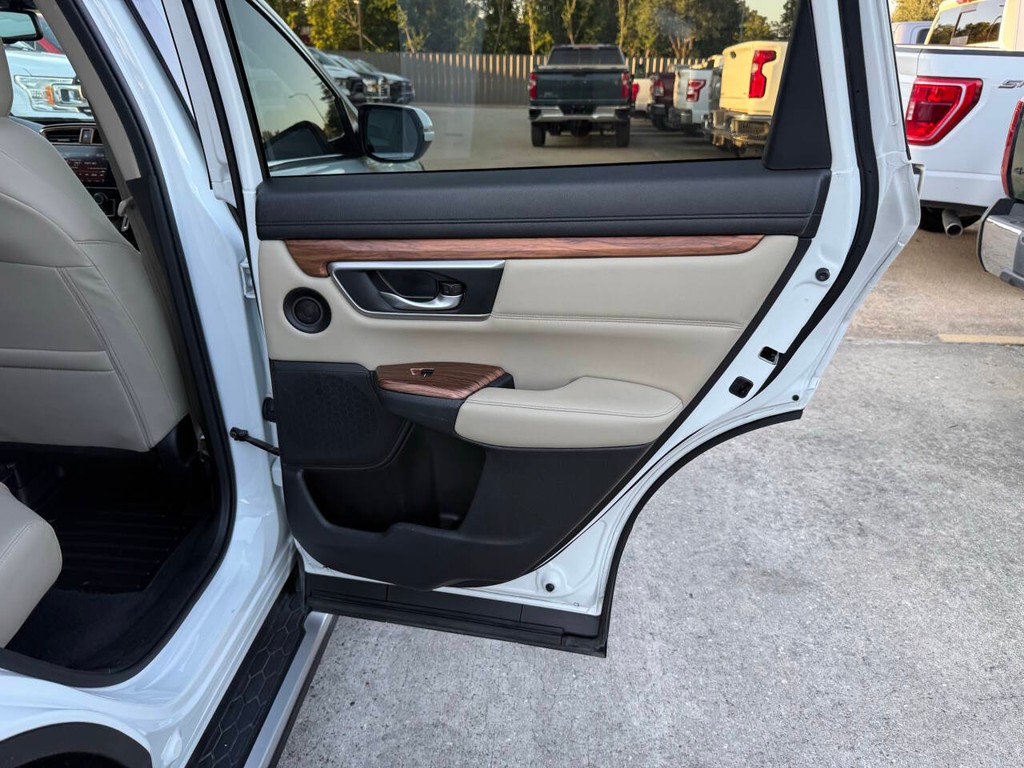 Honda CR-V Hybrid Vehicle Full-screen Gallery Image 16
