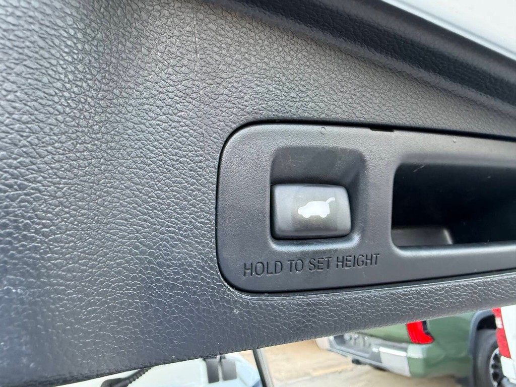 Honda CR-V Hybrid Vehicle Full-screen Gallery Image 38