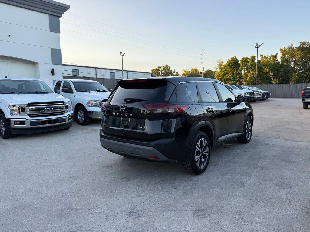 Nissan Rogue Vehicle Full-screen Gallery Image 05