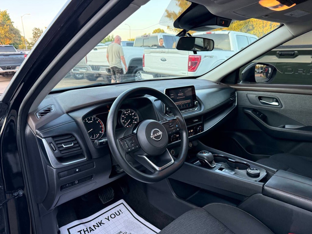 Nissan Rogue Vehicle Full-screen Gallery Image 06