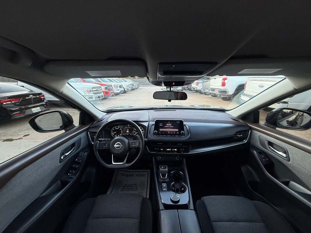 Nissan Rogue Vehicle Full-screen Gallery Image 18