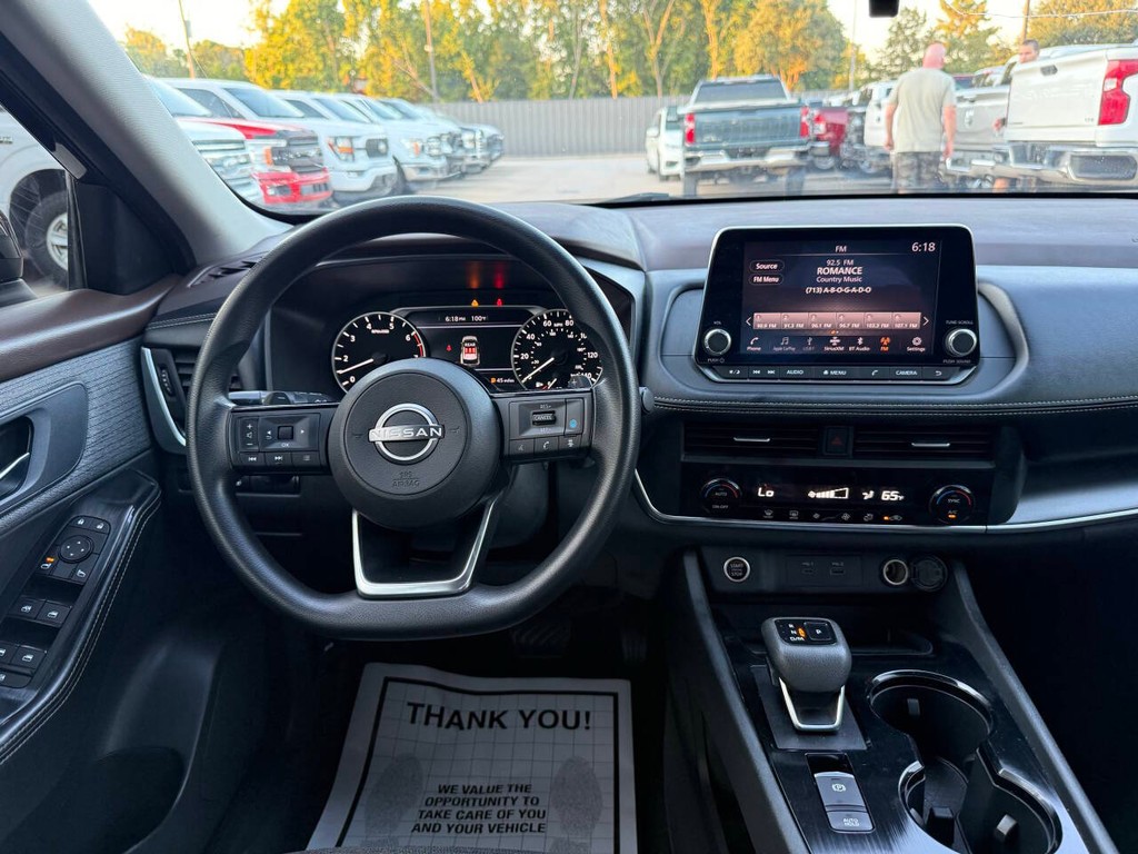 Nissan Rogue Vehicle Full-screen Gallery Image 21