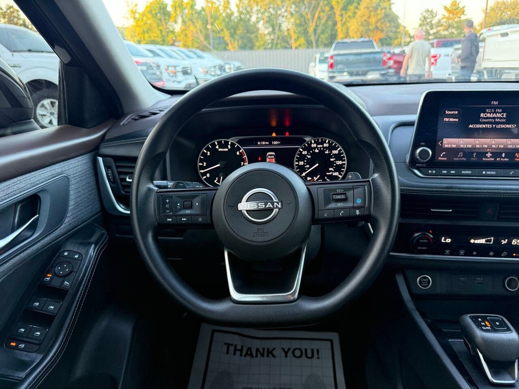 Nissan Rogue Vehicle Full-screen Gallery Image 22