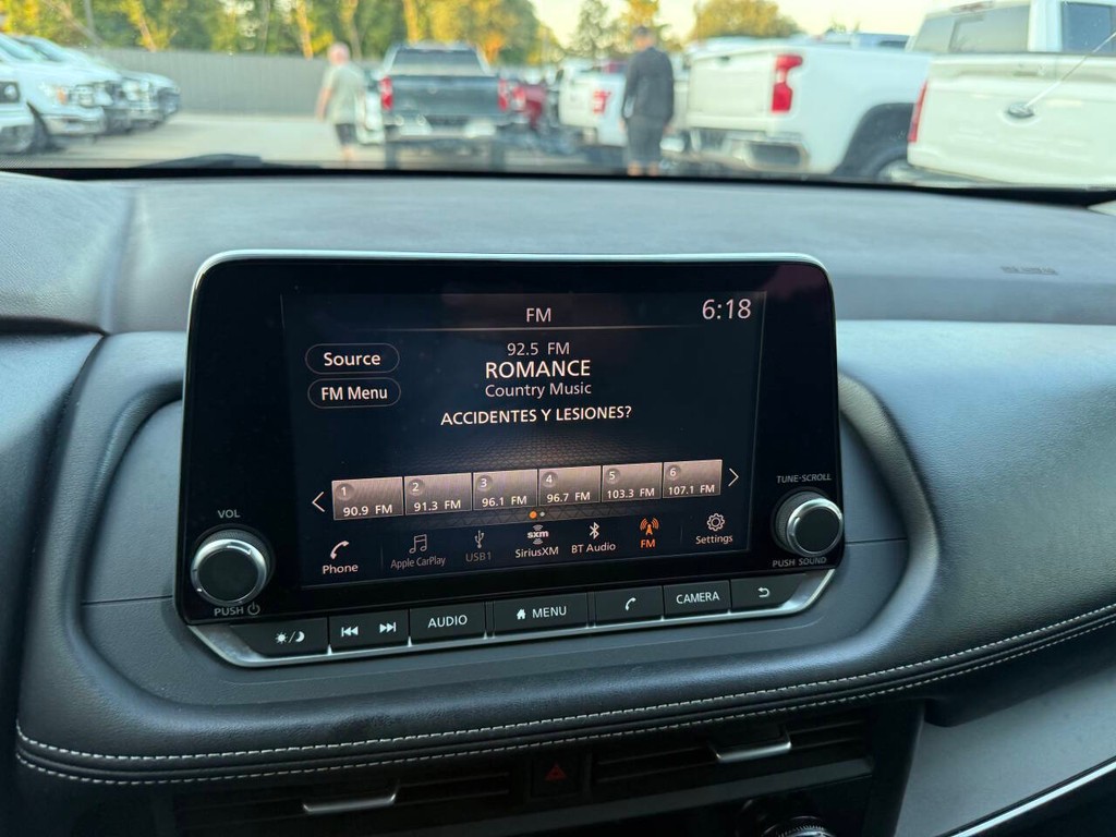 Nissan Rogue Vehicle Full-screen Gallery Image 25