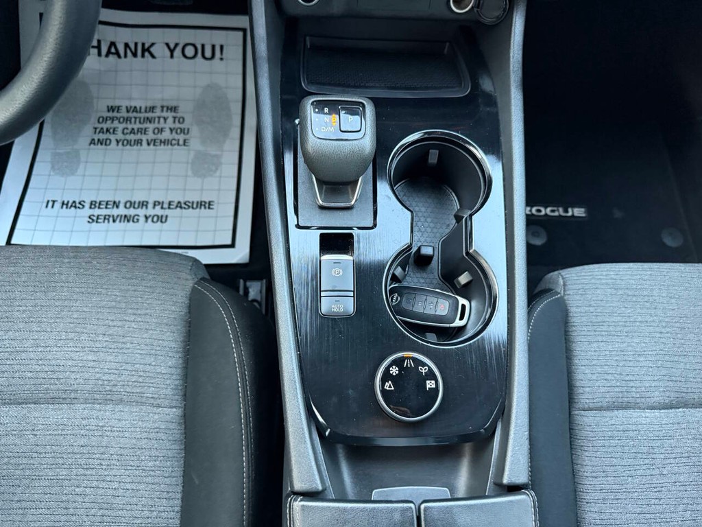 Nissan Rogue Vehicle Full-screen Gallery Image 28
